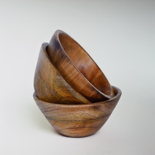 BWL-02 Artisanal Elegance: Handmade Indian Mango Wood Bowl – A Rustic Touch to Your Home